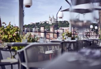 Maison N   - H  tel et Rooftop allows 18 year olds to book a room