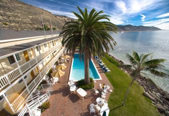 Cliff House Inn has Balcony rooms