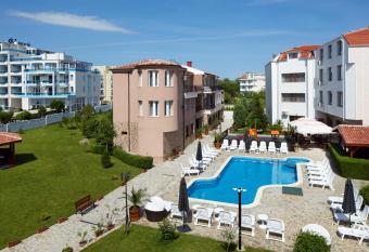 Complex Moskoyani has Balcony rooms