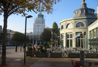Le Charleston has Balcony rooms