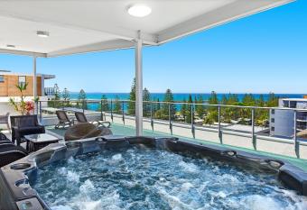 Macquarie Waters Boutique Apartment Hotel has Balcony rooms