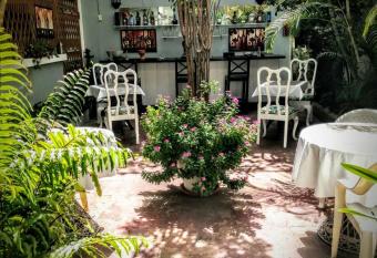 Hotel Class Colonial allows 18 year olds to book a room