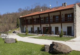 Hotel Rural Reciegos Complejo Agroturistico allows 18 year olds to book a room