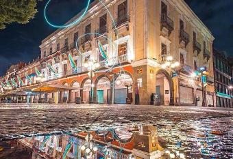 Zocalo SENSACIONAL has Balcony rooms
