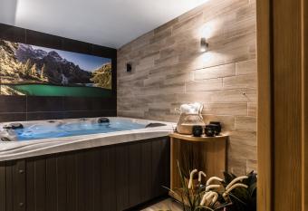 Villa Kaplowa Chata & SPA allows 18 year olds to book a room