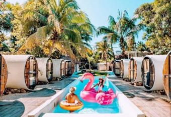 Kulu Tubohostel Bacalar has Smoking/Balcony rooms