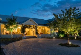 Cape Vue Country House allows 18 year olds to book a room