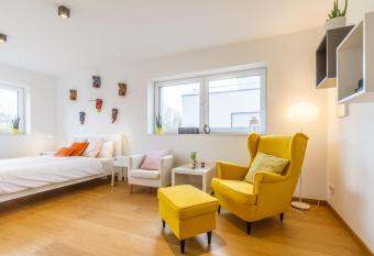 stylish flat lux-city allows 18 year olds to book a room