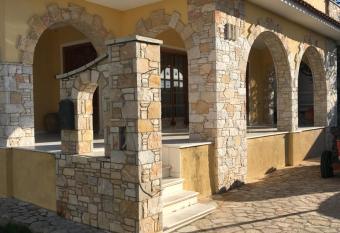 Lepa Kuca has Balcony rooms