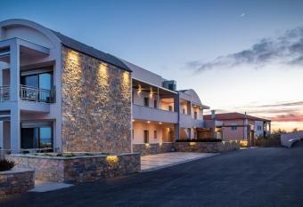 Royalty Suites Loft allows 18 year olds to book a room