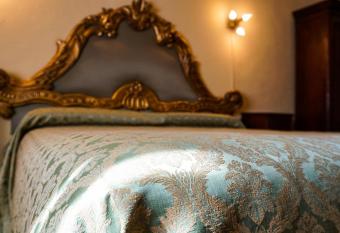 Antica Dimora della Racchetta has Balcony rooms