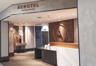 Aerotel London Heathrow, Terminal 2 & Terminal 3 allows 18 year olds to book a room