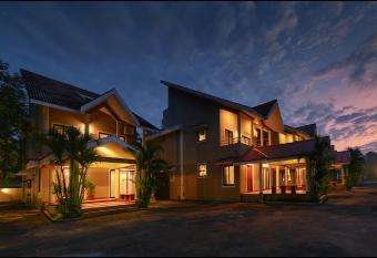 Treehouse Blue Villas & Hotel has Balcony rooms