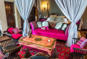 Casa Cara Resort allows 18 year olds to book a room