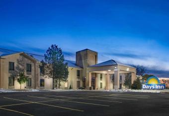 Days Inn & Suites by Wyndham Cuba has Smoking rooms