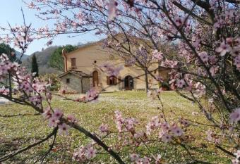 Tenuta Le Garzaie - Villa Furlo allows 18 year olds to book a room