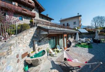 B&B Pousada Rio Aosta-servizi di Bed and breakfast allows 18 year olds to book a room