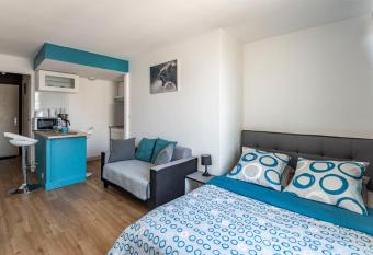 Hypercentre 200M Cathedrale/Train station + private parking* allows 18 year olds to book a room