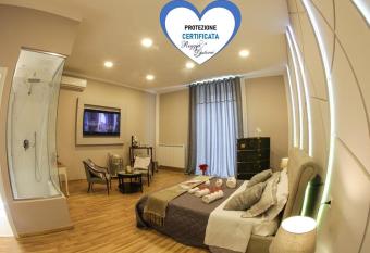 REGGIA & DINTORNI ROOMS A CASERTA has Balcony rooms