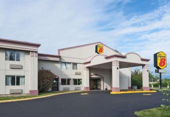 Super 8 by Wyndham Hartford has Smoking rooms