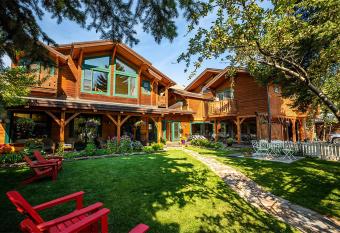 The Alpine House has Balcony rooms