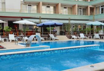 Hotel Onyx has Balcony rooms