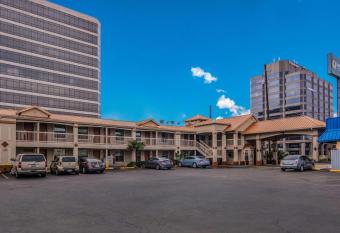 Quality Inn and Suites Dallas-Cityplace has Smoking rooms