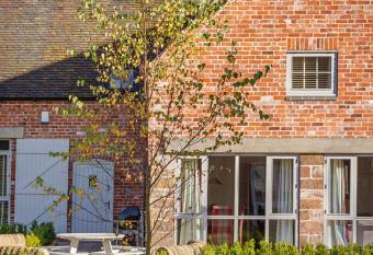 Unit 1 Dove Farm Barns has Balcony rooms