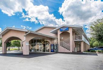 Rodeway Inn Gainesville - University Area has Smoking rooms