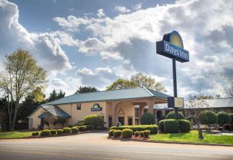 Days Inn by Wyndham Thomaston allows 18 year olds to book a room