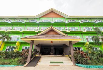 OYO 920 Saensukkho Hotel And Resorts allows 18 year olds to book a room