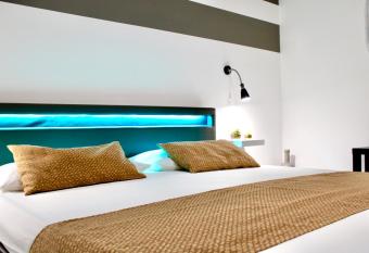 Apartment Omnia has Balcony rooms