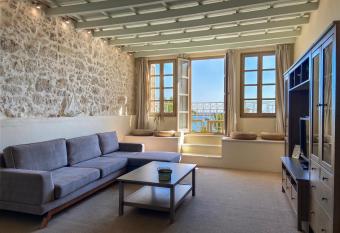 Casa Maistra Residence has Balcony rooms