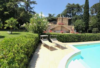 Hotel Assisi Parco Dei Cavalieri allows 18 year olds to book a room