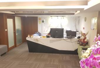 Jung Shin Hotel allows 18 year olds to book a room