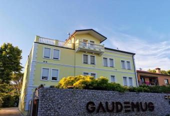 Locanda Gaudemus Boutique Hotel allows 18 year olds to book a room