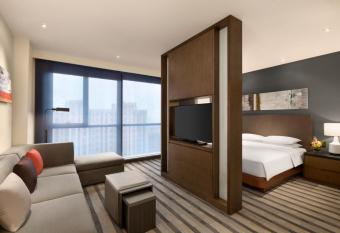 Hyatt House Shanghai New Hongqiao has rooms with a private hot tub
