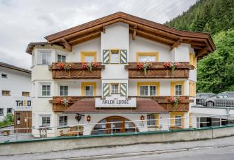 Arlen Lodge Hotel has Balcony rooms