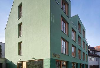 Kitz Boutique Hotel & Restaurant allows 18 year olds to book a room