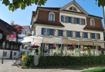 Hotel Engel allows 18 year olds to book a room