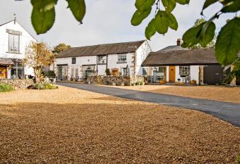 Hawthorn Farm Guest House has Balcony rooms