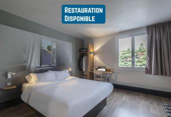 B&B HOTEL Orange allows 18 year olds to book a room