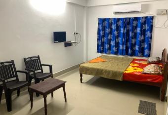 Hippies Holiday Home has Smoking/Balcony rooms