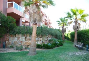 Beach View Apartment Litoralmar has rooms with a private hot tub