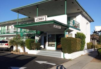 Travelers Beach Inn has Smoking rooms