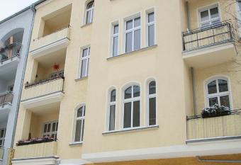 Hotel-Pension Adamshof allows 18 year olds to book a room