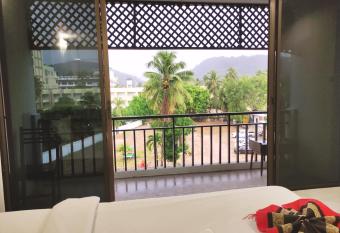 Sea Beach Paradise allows 18 year olds to book a room