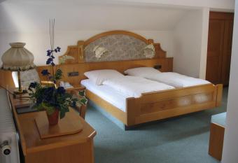 Hotel Gr  ner Baum has Balcony rooms