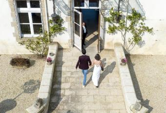 Chateau Du Boisniard has Balcony rooms