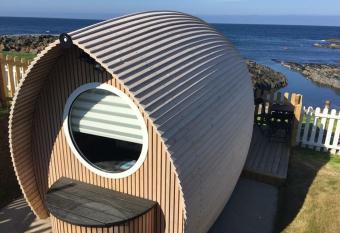Door to the Shore - Seafront Cottages allows 18 year olds to book a room